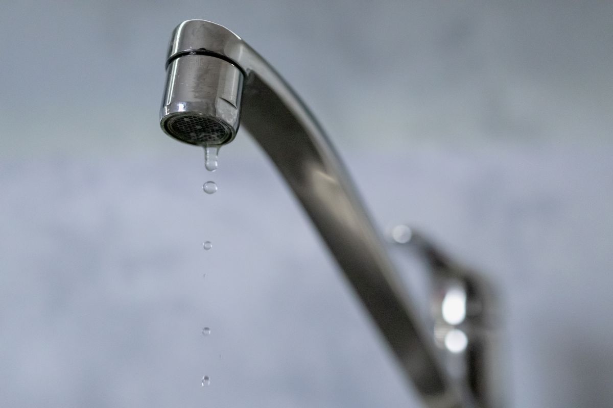 leaking kitchen sink